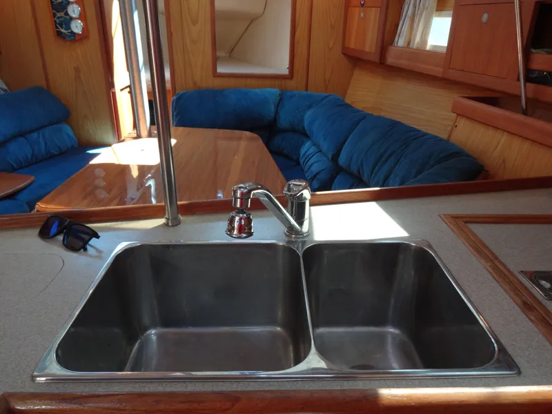 Slide: The Image of Hunter 380 2001 - 72