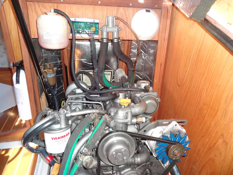 Slide: The Image of Hunter 380 2001 - 76