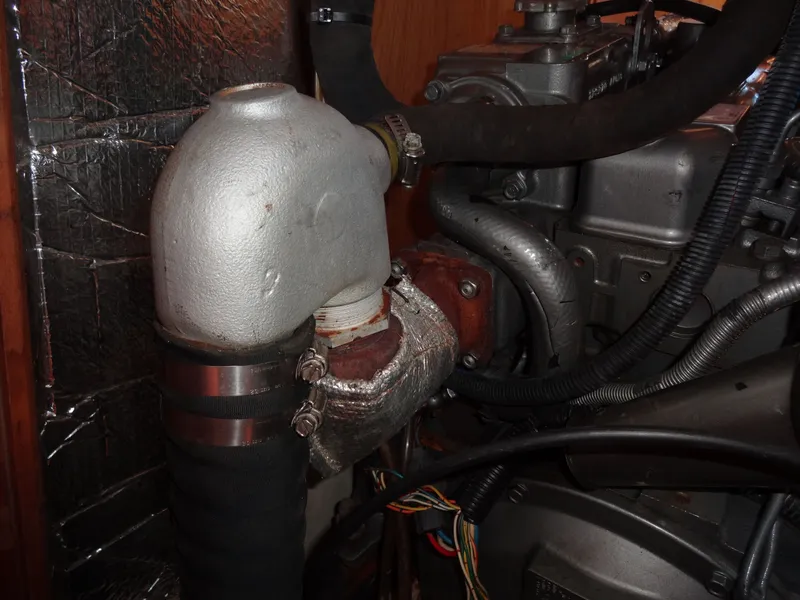 Slide: The Image of Hunter 380 2001 - 80