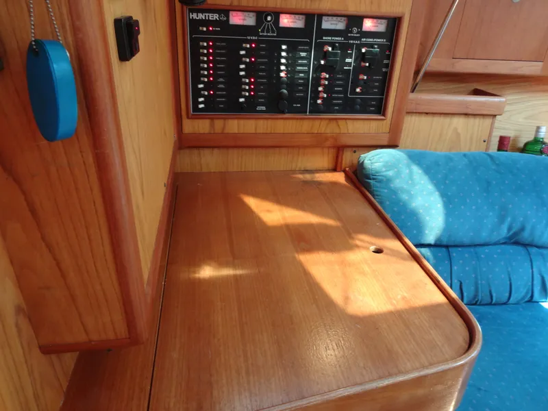 Slide: The Image of Hunter 380 2001 - 83