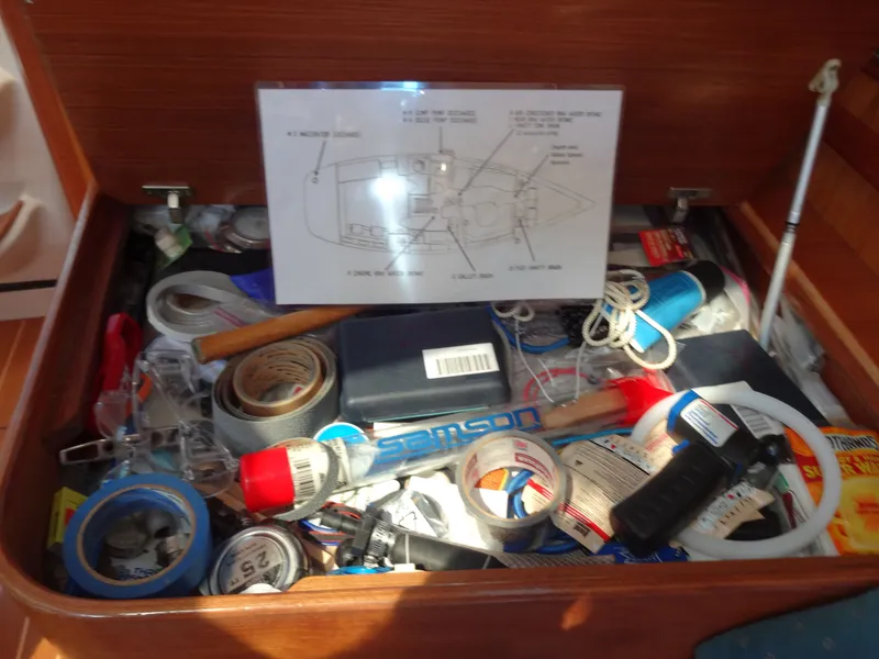 Slide: The Image of Hunter 380 2001 - 84