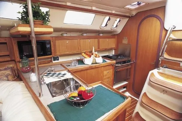 Slide: The Image of Hunter 380 2001 - 89