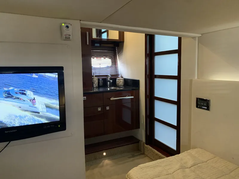 Slide: The Image of Interior of 2010 Sea Ray 470 Sundancer yacht. - 21