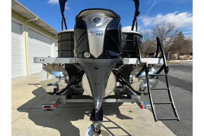 Slide: The Image of 2022 Bennington 24 SXSR Tritoon with Yamaha Vmax 250 SHO engine and trailer. - 9