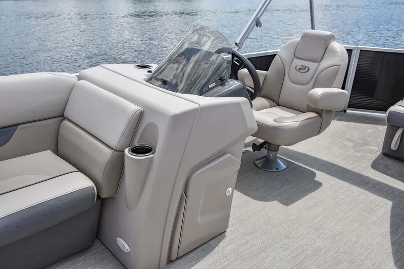Slide: The Image of Manufacturer Provided Image: 2020 Princecraft Vectra 23 boat interior with captain's chair and console. - 5