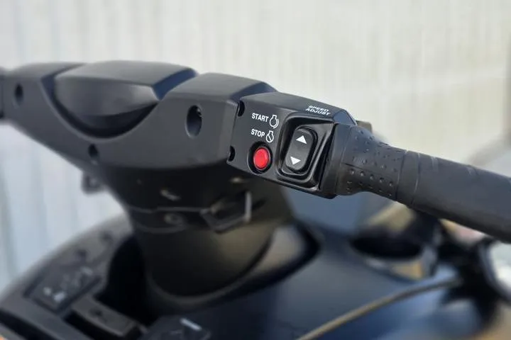 Slide: The Image of 2026 Yamaha WaveRunner FX SVHO handlebar controls with start and stop buttons. - 14