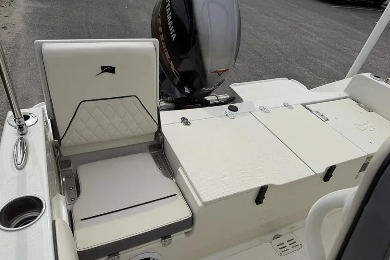 Slide: The Image of 2004 Robalo 1820 Center Console boat interior with seating and Yamaha engine. - 15