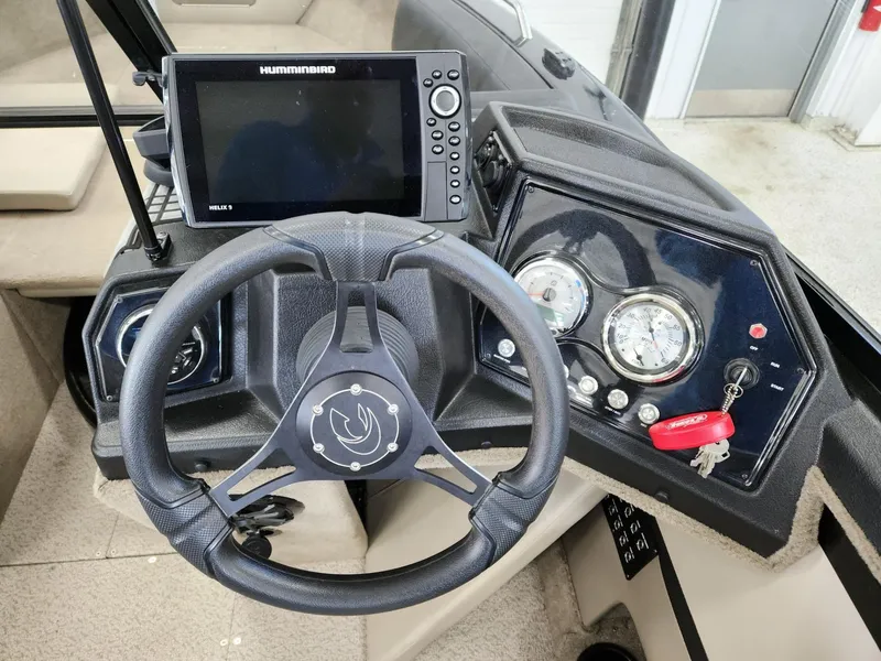 Slide: The Image of Crestliner 1950 Sportfish 2021 - 10