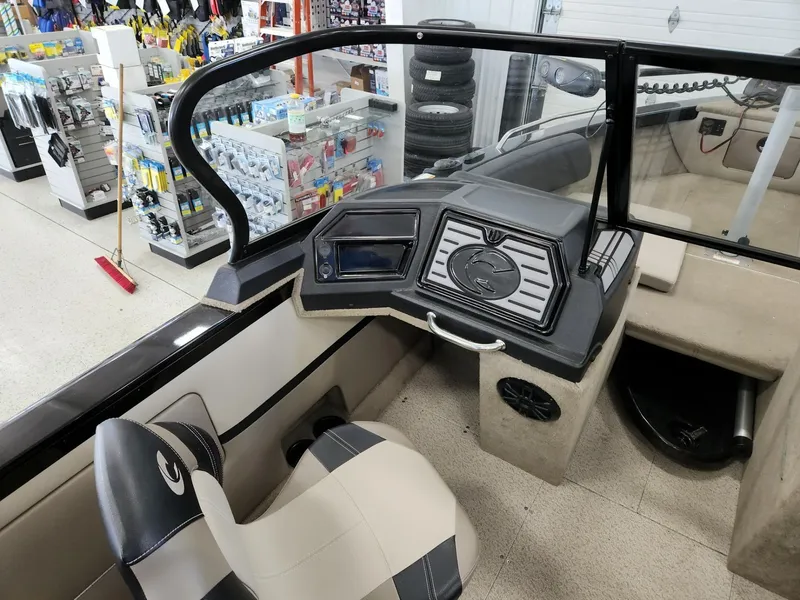 Slide: The Image of Crestliner 1950 Sportfish 2021 - 12