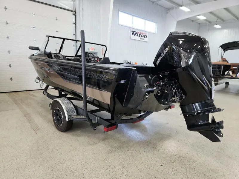 Slide: The Image of Crestliner 1950 Sportfish 2021 - 5