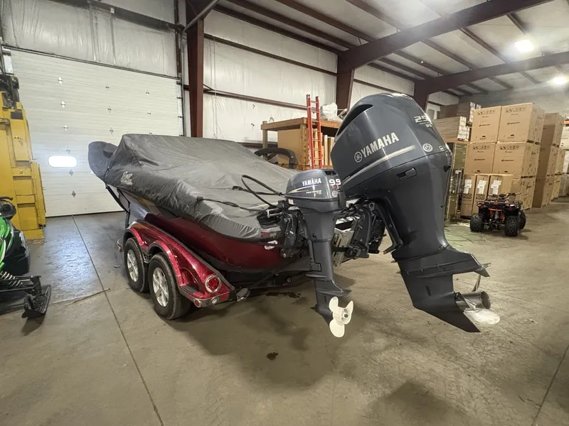 Slide: The Image of 2011 Ranger 620 VS boat with Yamaha engines in warehouse. - 12