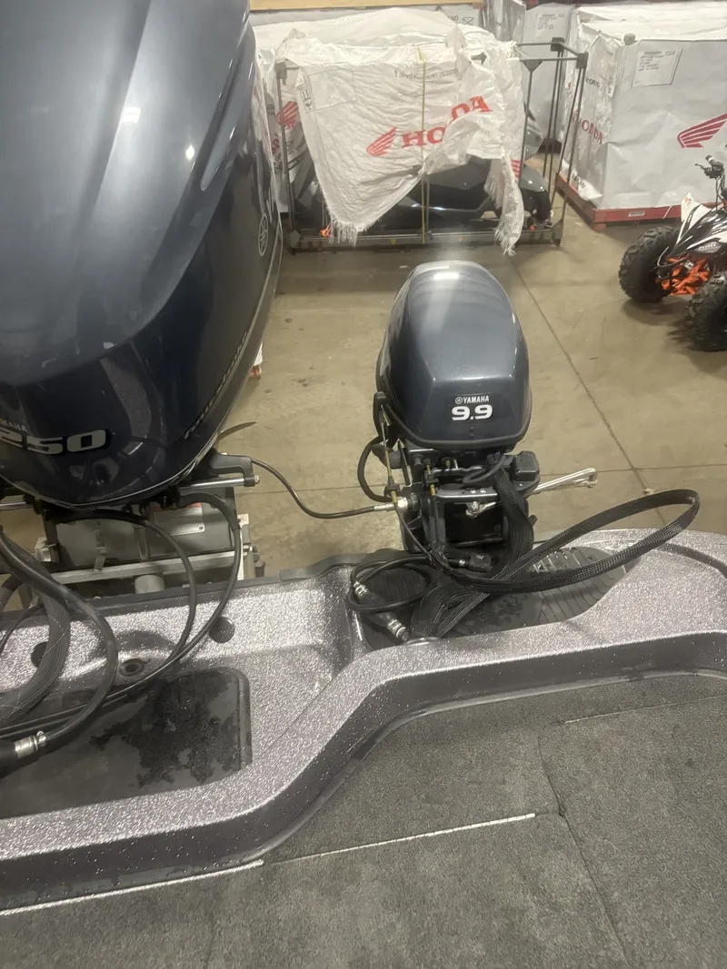 Slide: The Image of Ranger 620 VS 2011 with Yamaha outboard motors in warehouse. - 15