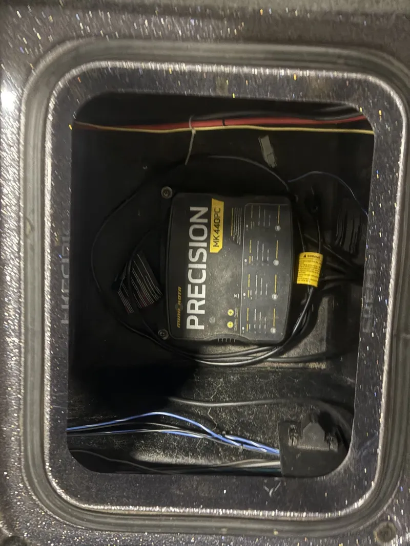 Slide: The Image of Minn Kota Precision charger in 2011 Ranger 620 VS boat. - 32