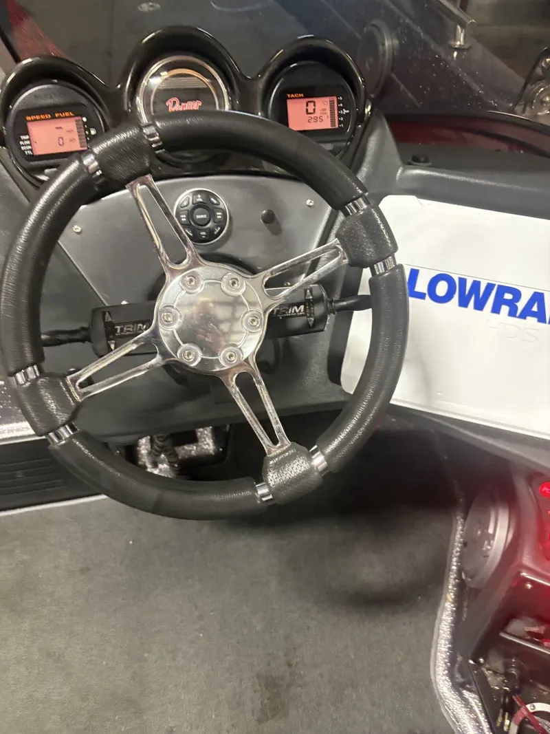 Slide: The Image of Steering wheel and dashboard of a 2011 Ranger 620 VS boat. - 34