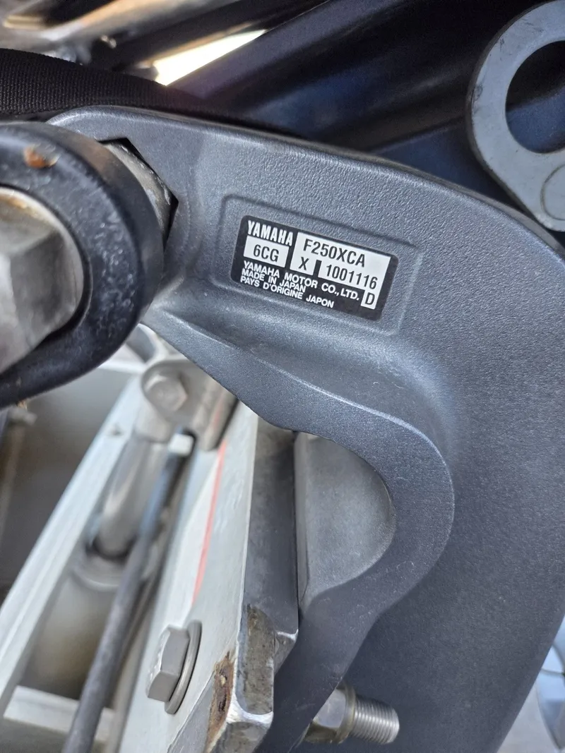 Slide: The Image of Yamaha F250XCA engine on 2011 Ranger 620 VS. - 47