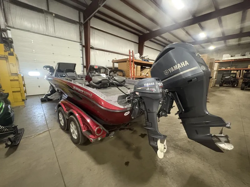 Slide: The Image of 2011 Ranger 620 VS boat with Yamaha engines in warehouse. - 5