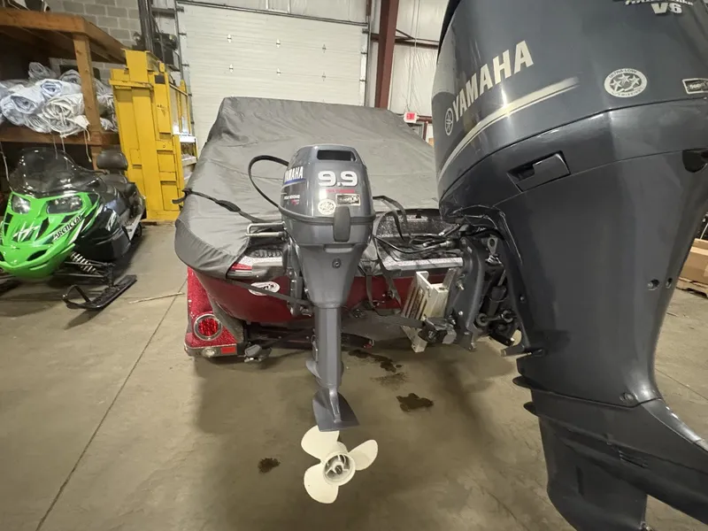 Slide: The Image of Yamaha outboard motor on a 2011 Ranger 620 VS boat. - 9
