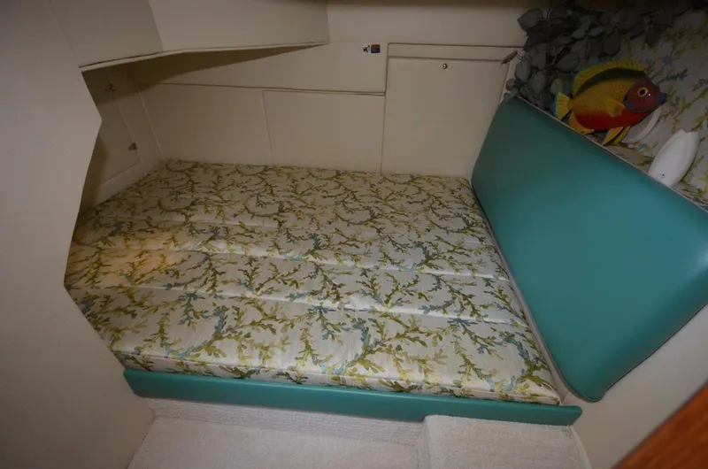 Slide: The Image of Interior of 1998 Bayliner 3988 Motoryacht with sleeping area. - 15