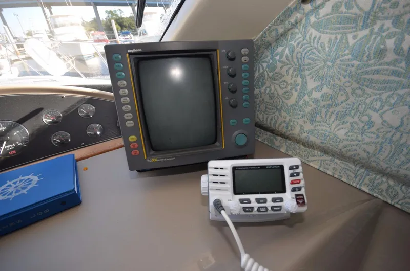 Slide: The Image of Navigation system on Bayliner 3988 Command Bridge Motoryacht, year 1998. - 20