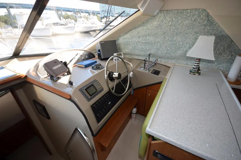 Slide: The Image of Interior of 1998 Bayliner 3988 Command Bridge Motoryacht. - 7