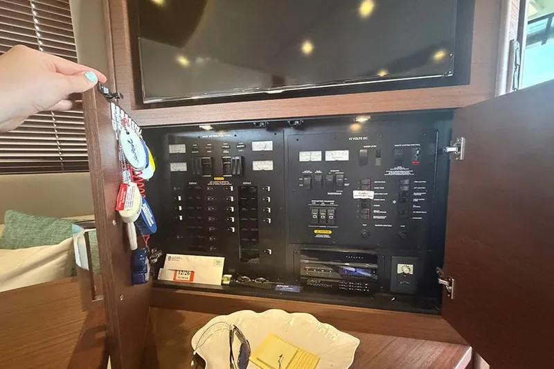 Slide: The Image of Control panel inside a 2015 Sea Ray 510 Fly yacht, with keys and accessories. - 19
