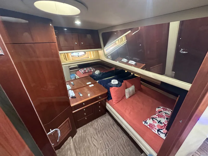 Slide: The Image of Interior of 2002 Sea Ray 560 Sedan Bridge with cozy cabin. - 10