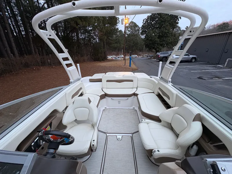 Slide: The Image of Chaparral 246 SSi 2018 - 6