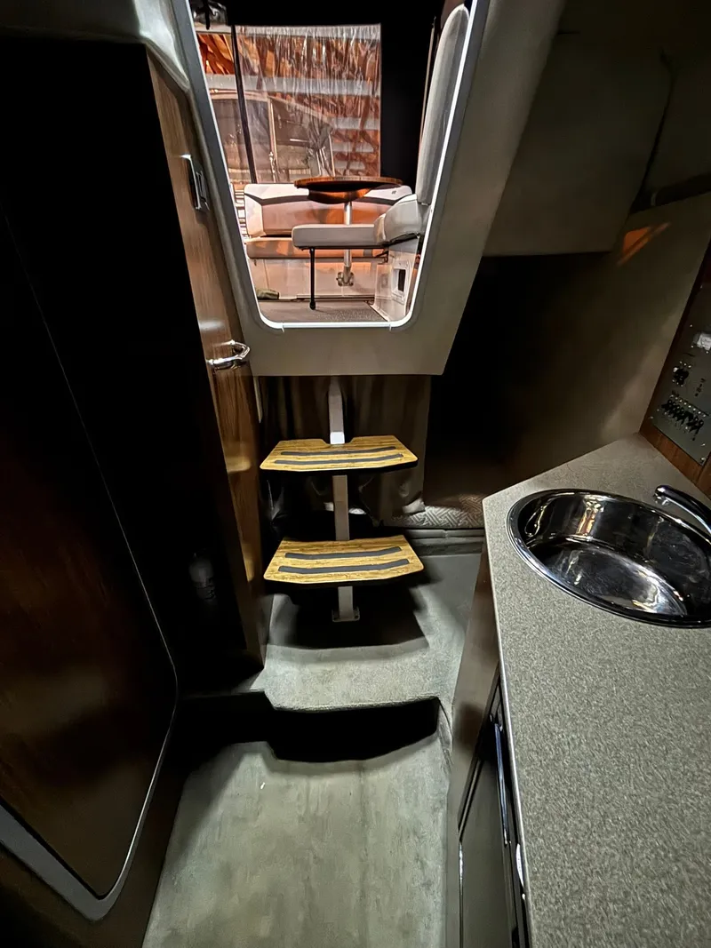 Slide: The Image of Four Winns V255 2022 - 13