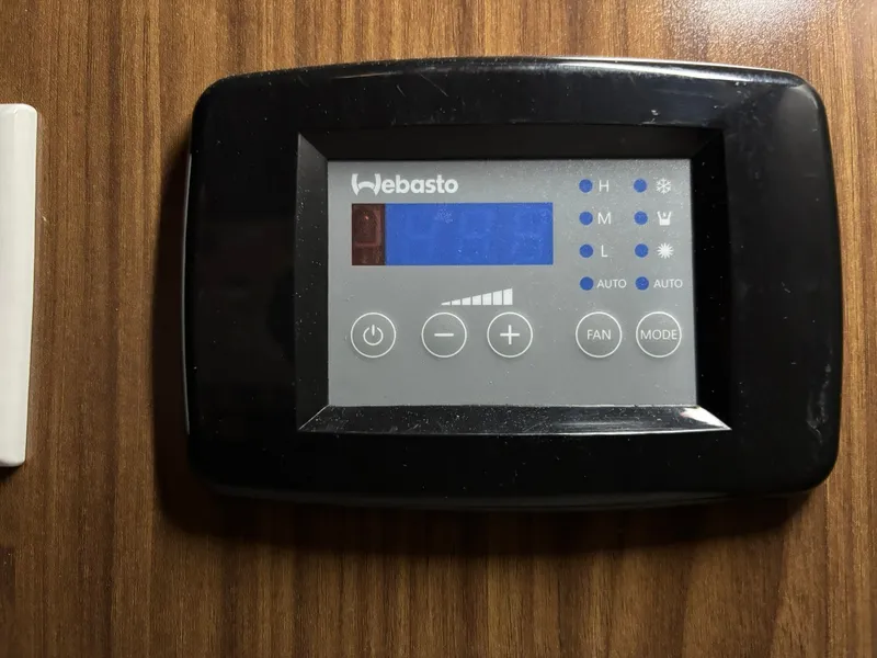 Slide: The Image of Four Winns V255 2022 - 24