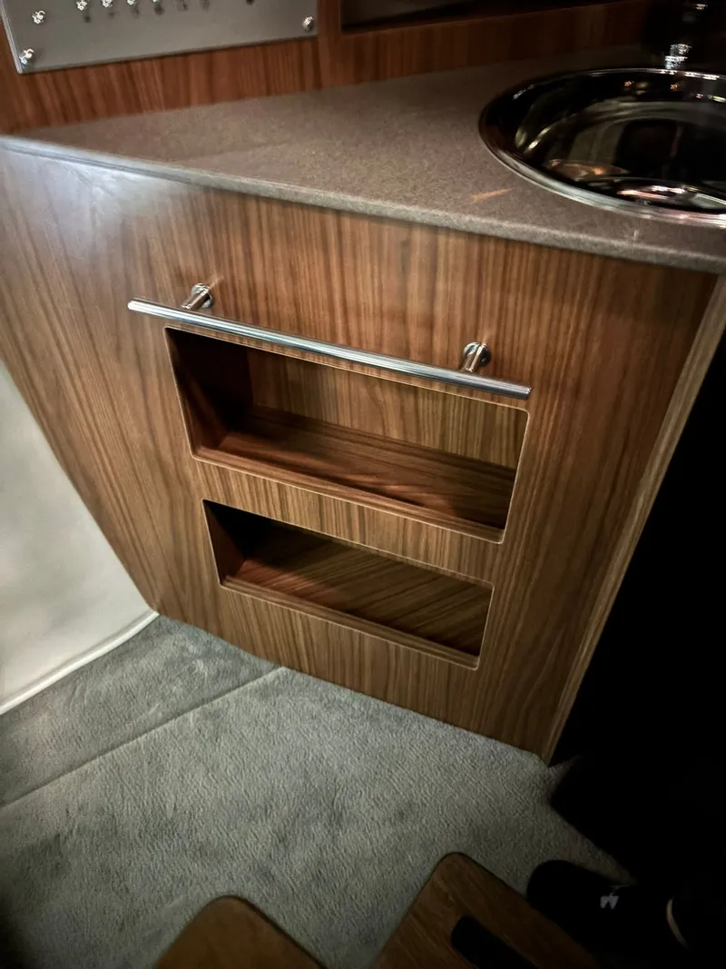 Slide: The Image of Four Winns V255 2022 - 26