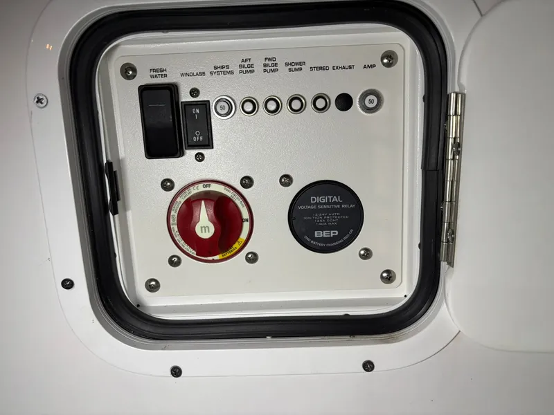 Slide: The Image of Four Winns V255 2022 - 31