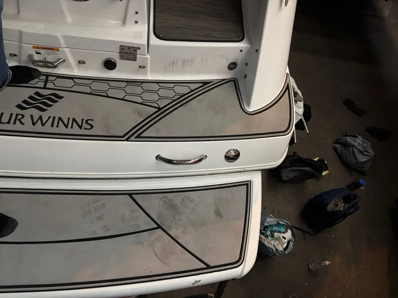 Slide: The Image of Four Winns V255 2022 - 34