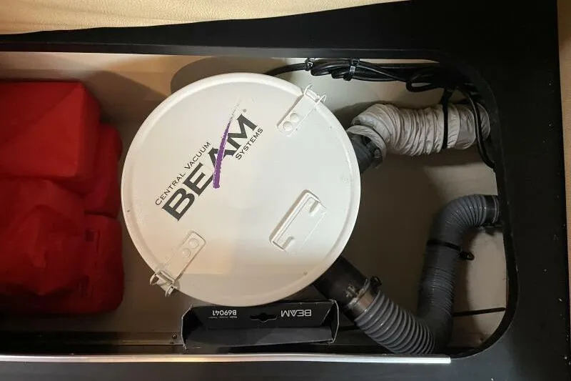 Slide: The Image of Central vacuum system in 2008 Cruisers Yachts 390 Express Coupe. - 52