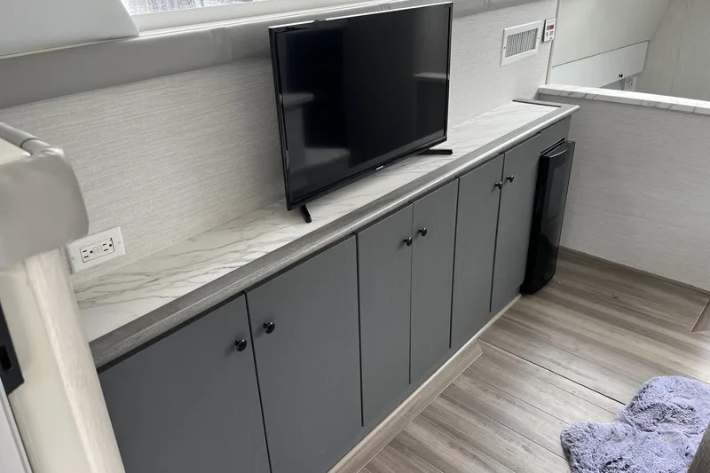 Slide: The Image of Silverton 34 - Salon Entertainment - 7