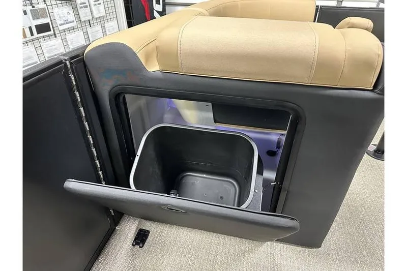 Slide: The Image of Evotti 521QL 2026 model with built-in storage compartment and removable bin. - 33