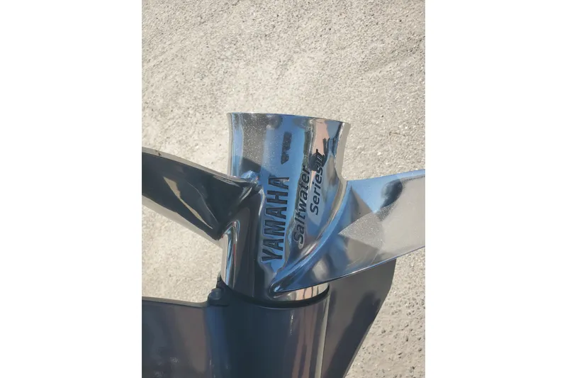 Slide: The Image of Yamaha Saltwater Series II propeller on 1989 Boston Whaler Challenger boat. - 35