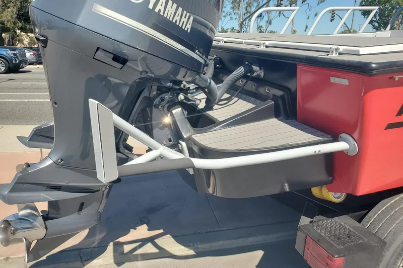 Slide: The Image of 1989 Boston Whaler Challenger with Yamaha outboard motor, rear view on trailer. - 8