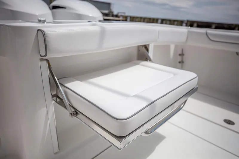 Slide: The Image of Transom Seat - 11