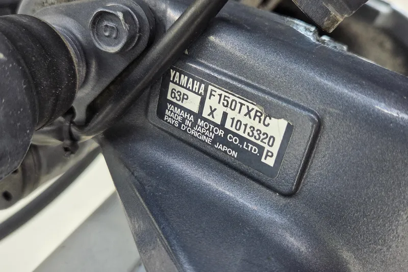 Slide: The Image of Yamaha motor label on 2004 Hydra-Sports Vector 2400 CC boat engine. - 15