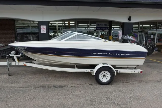 The Image of Bayliner 1700 Capri Bowrider 1996 - undefined