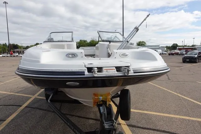 Slide: The Image of Four Winns Funship 194 2004 - 5