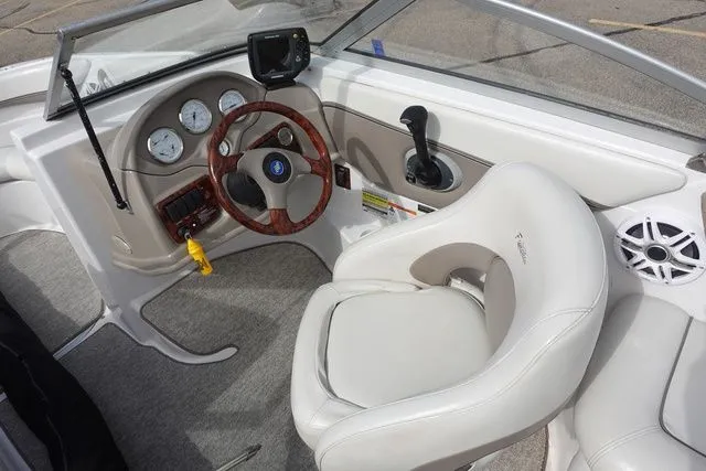 Slide: The Image of Four Winns Funship 194 2004 - 7