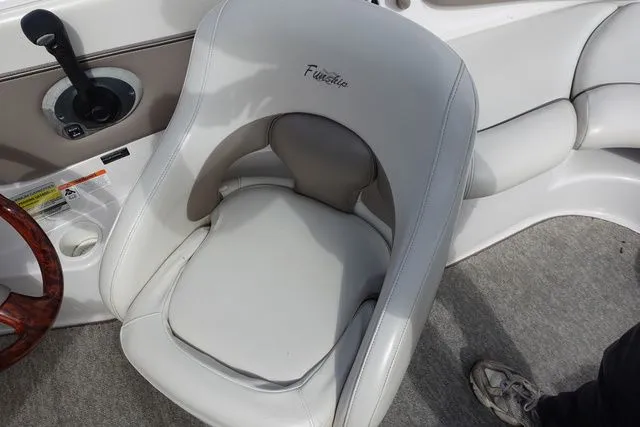 Slide: The Image of Four Winns Funship 194 2004 - 8