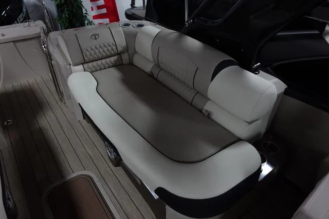 Slide: The Image of Tahoe Grand Tahoe LTD Elite Windshield 25 FT 2022 - 11