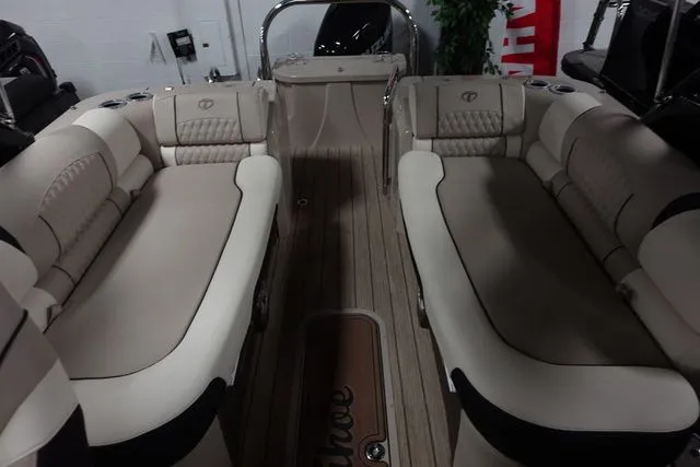 Slide: The Image of Tahoe Grand Tahoe LTD Elite Windshield 25 FT 2022 - 12