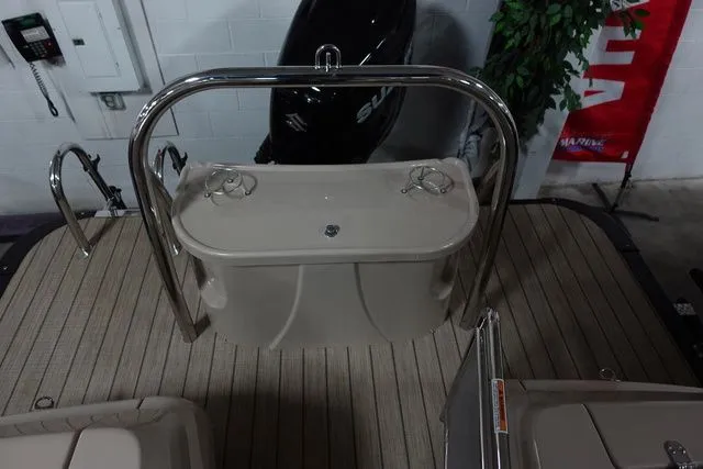 Slide: The Image of Tahoe Grand Tahoe LTD Elite Windshield 25 FT 2022 - 14