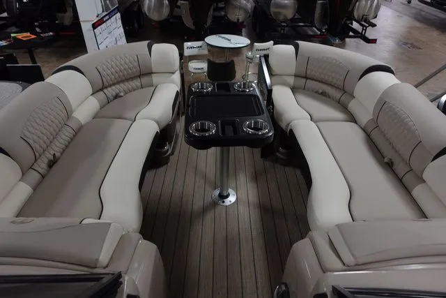 Slide: The Image of Tahoe Grand Tahoe LTD Elite Windshield 25 FT 2022 - 3