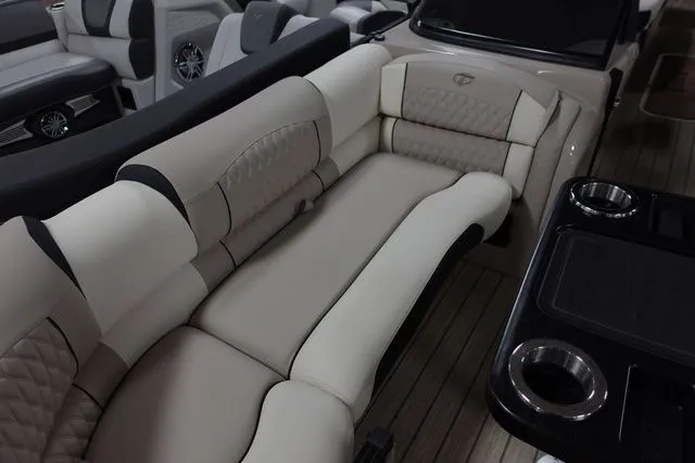 Slide: The Image of Tahoe Grand Tahoe LTD Elite Windshield 25 FT 2022 - 4