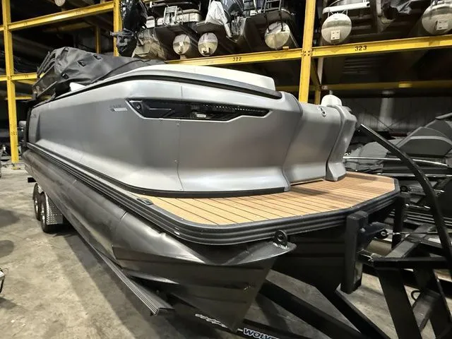 The Image of Manitou 24 Explorer Navigator Twin 2025 - 1