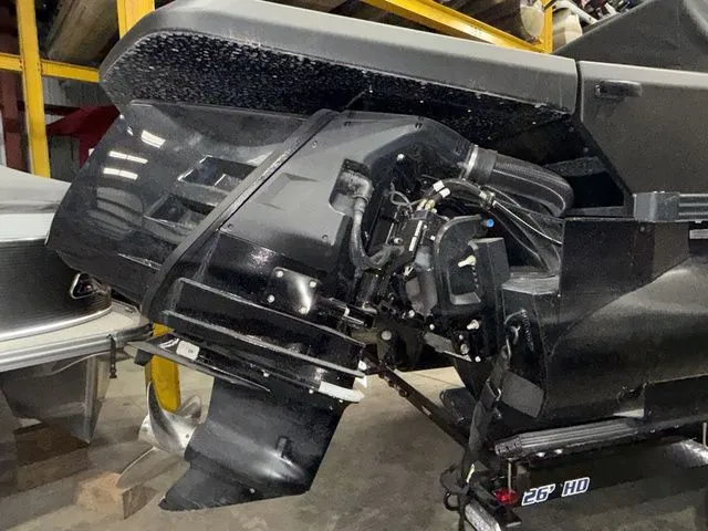 Slide: The Image of Manitou 24 Explorer Navigator Twin 2025 - 5